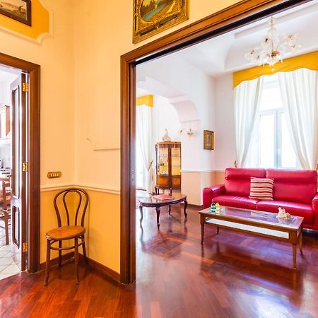 Grand Classic Apartment At San Martino By Napoliapartments Exteriör bild