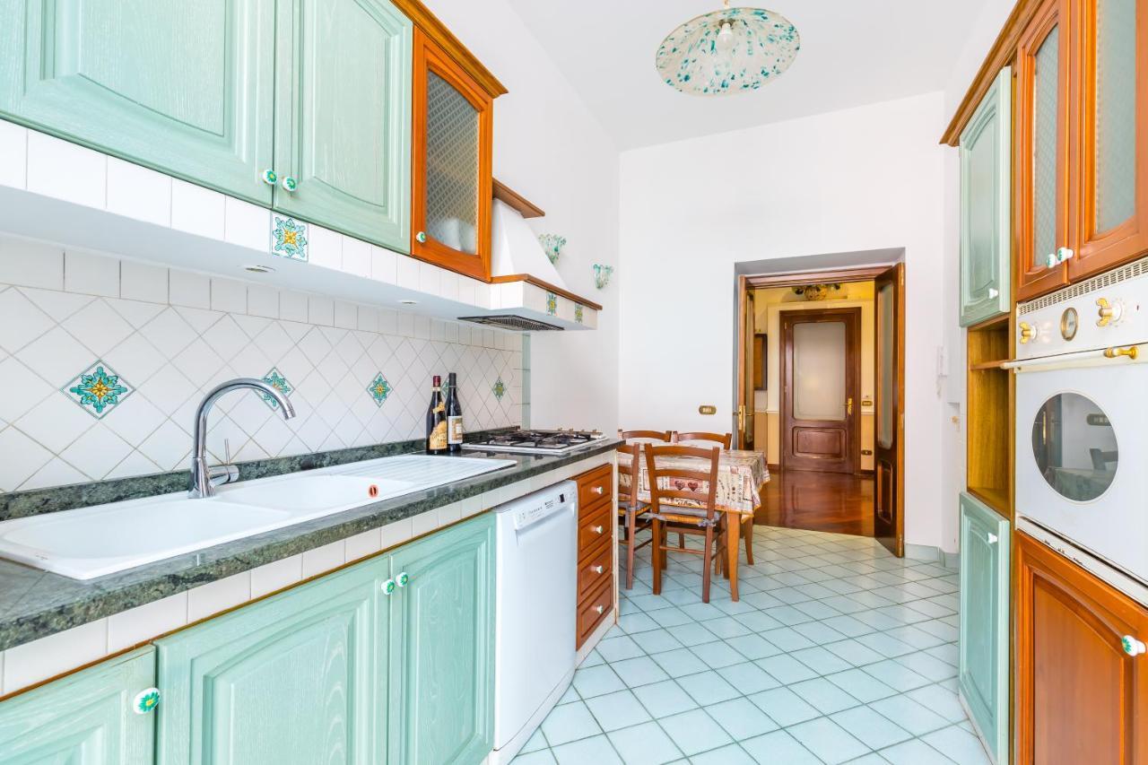 Grand Classic Apartment At San Martino By Napoliapartments Exteriör bild