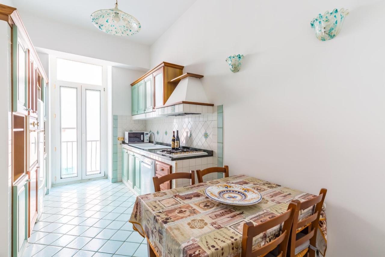 Grand Classic Apartment At San Martino By Napoliapartments Exteriör bild