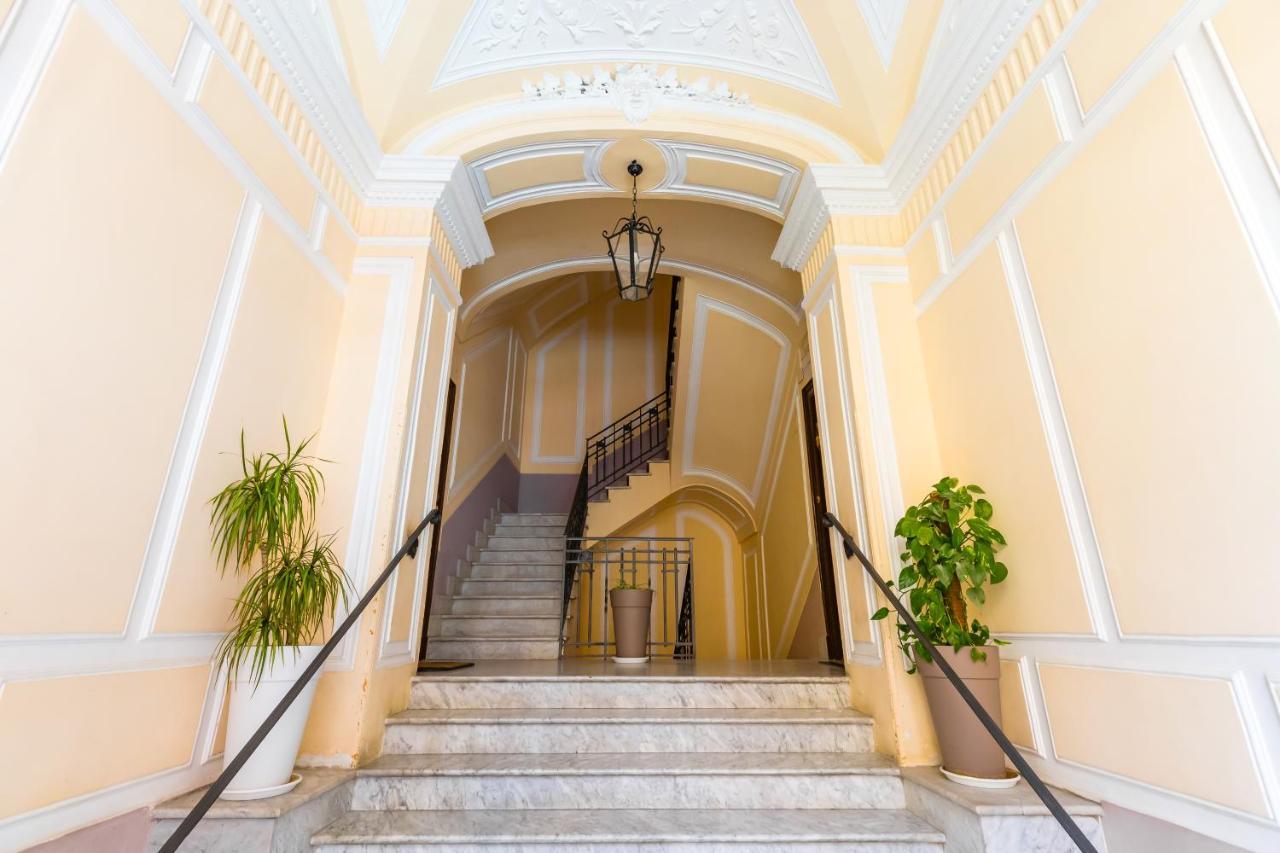 Grand Classic Apartment At San Martino By Napoliapartments Exteriör bild